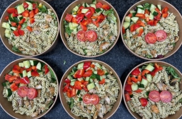 Rosenborg bakeri - Salat med pasta og kylling