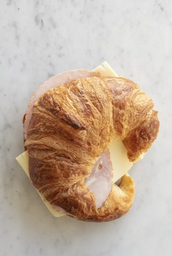 Kanelsnurren Stavanger - Croissant med ost og skinke