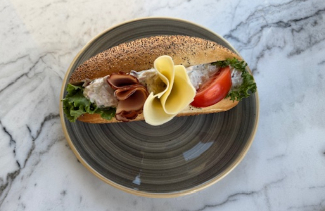 Lilla Mackbutiken - Ost och skinkröra i baguette
