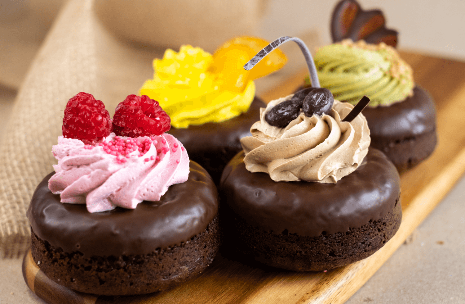 Martin Walderhaug eftf. - CakeDonuts m/bringebærkrem