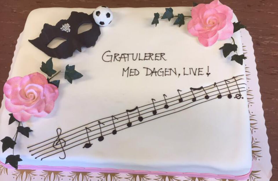 Ødegaarden Bakeri - Konfirmasjonskake med tema
