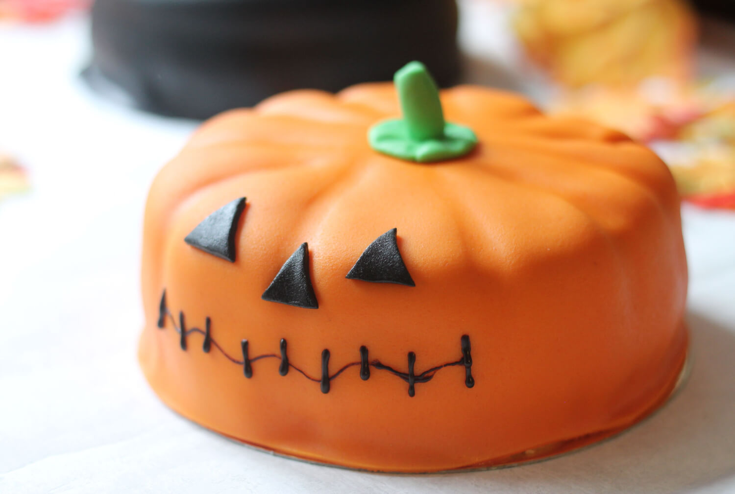 Baker Brun - Halloweenkake Gresskar