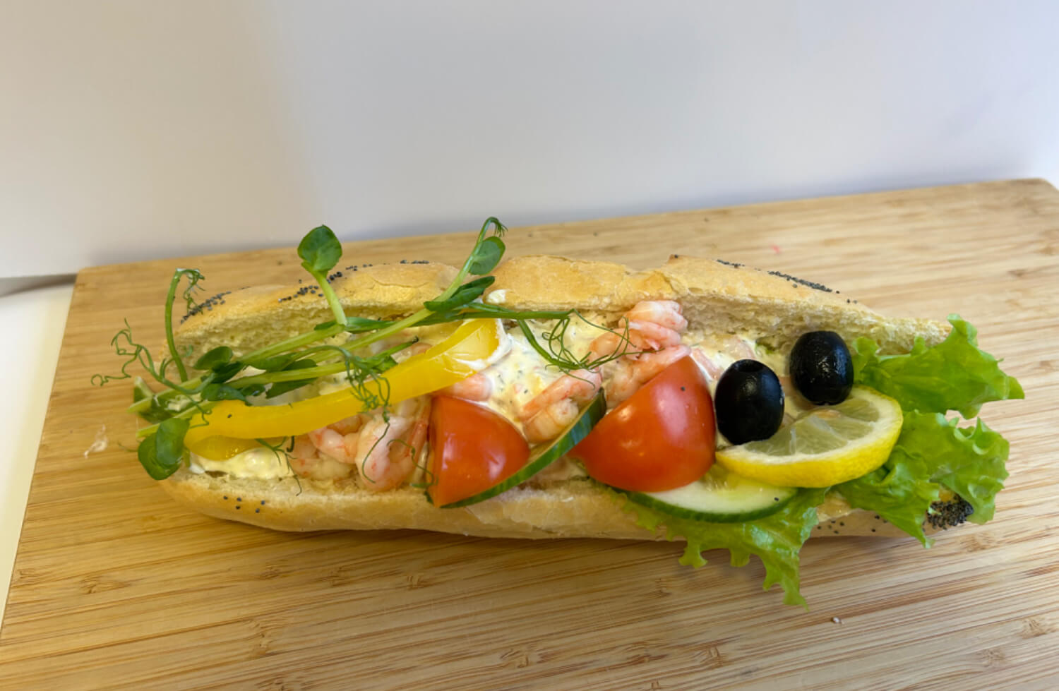 Knivsta Bageri - Baguette med skagenfyllning