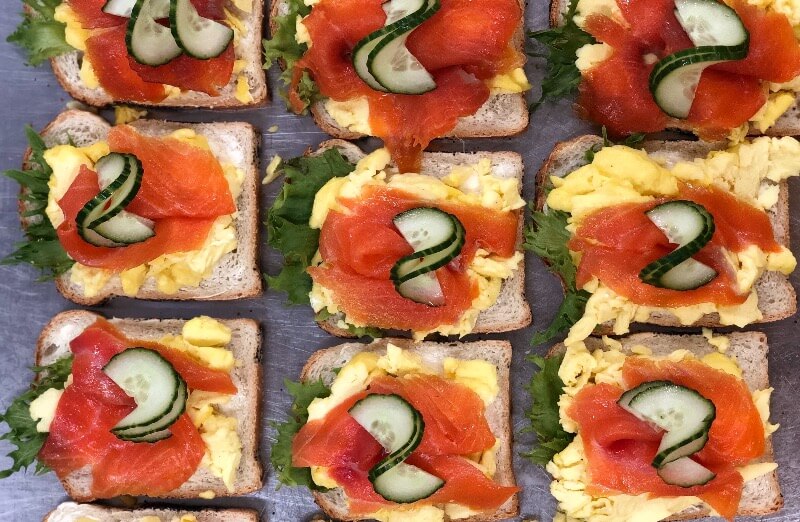 Bergshaven Bakeri og Konditori - Smørbrød med eggerøre og laks