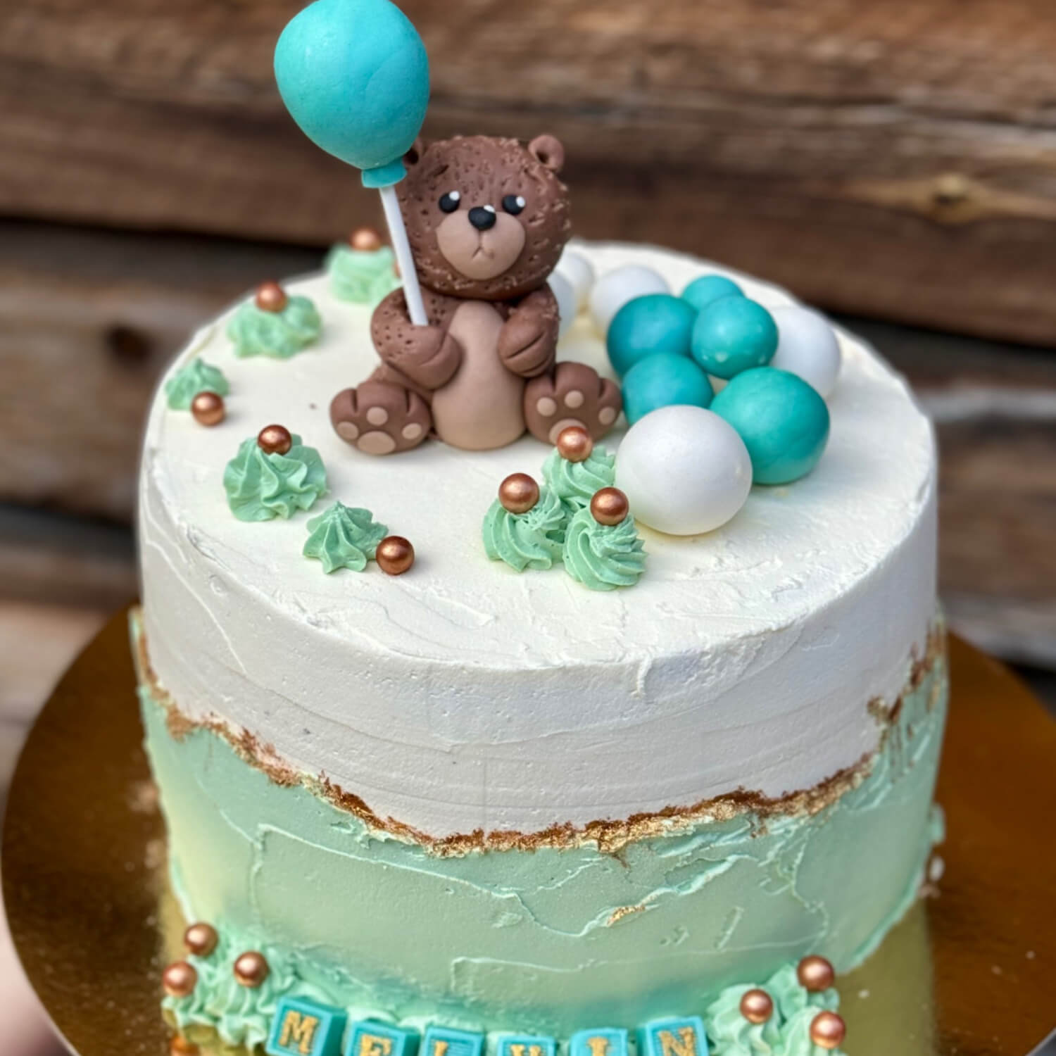 Trygstad bakeri - Dåpskake høy med bamse i ønsket farge.