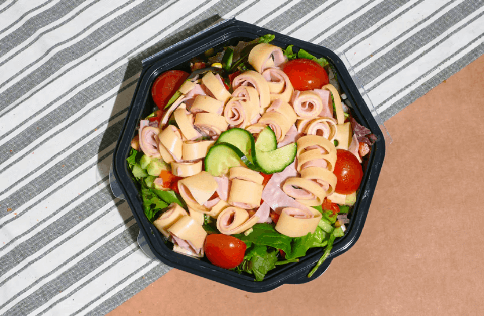 Motz & Kringla Bakeri - Salat med ost og skinke