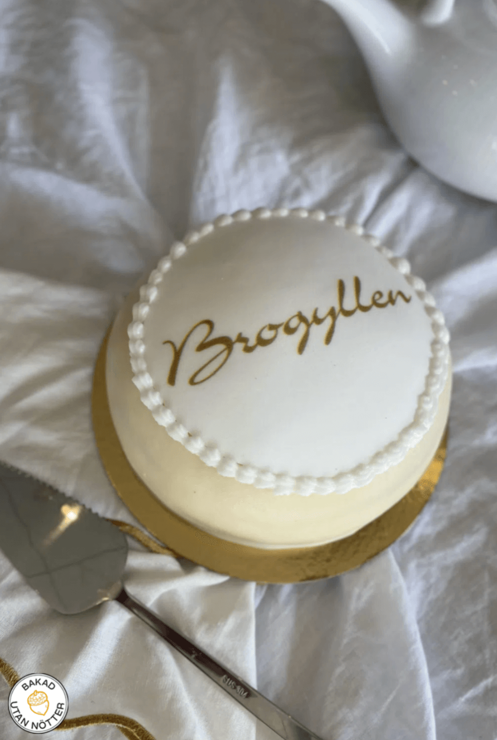 Brogyllen - Bildtårta (valfri bild)