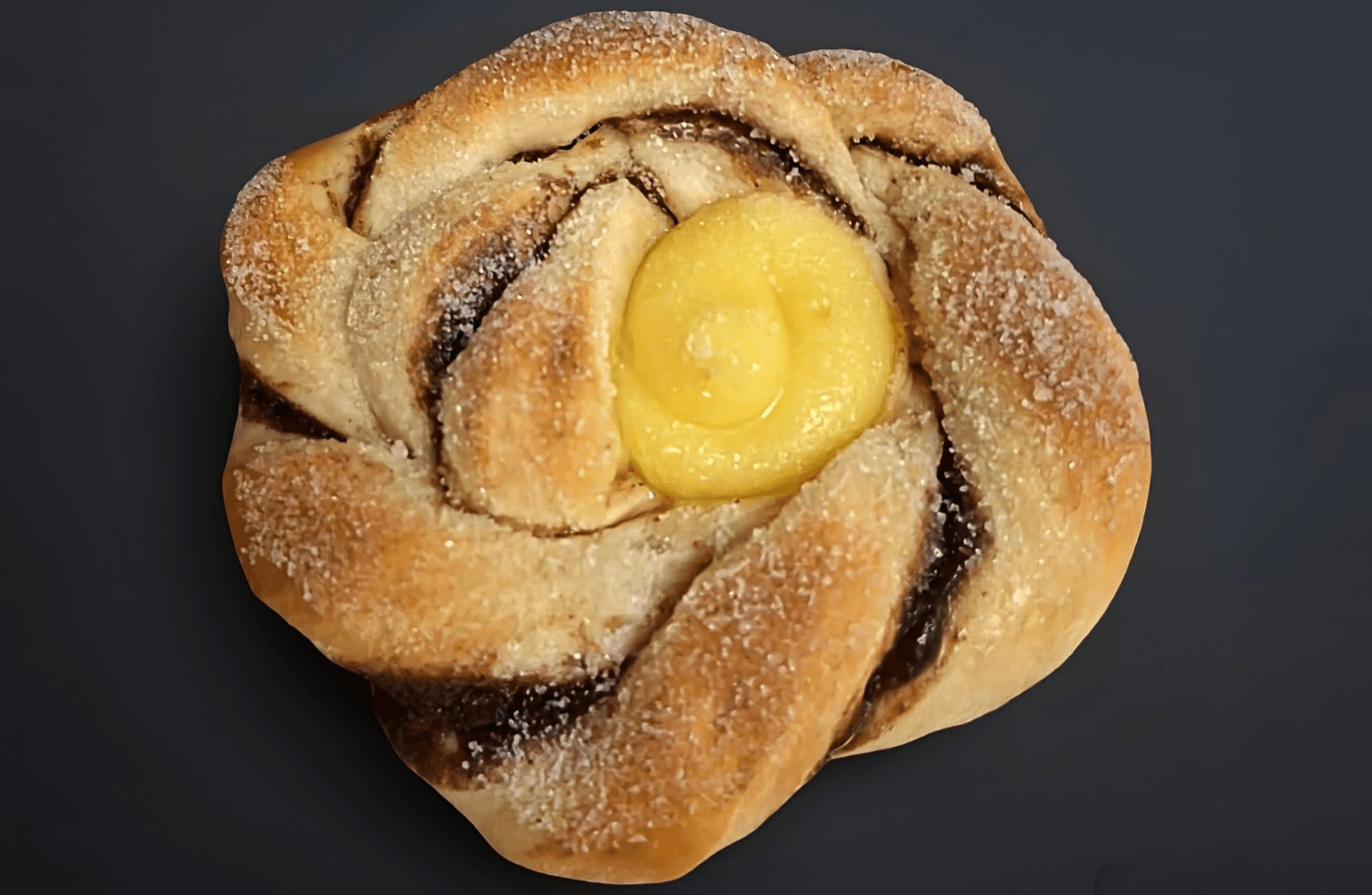Larsens bakeri - Kanelsnurre med vanilje