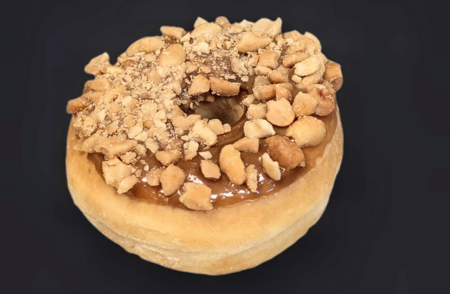 Larsens bakeri - Peanøtt Donut m/karamell
