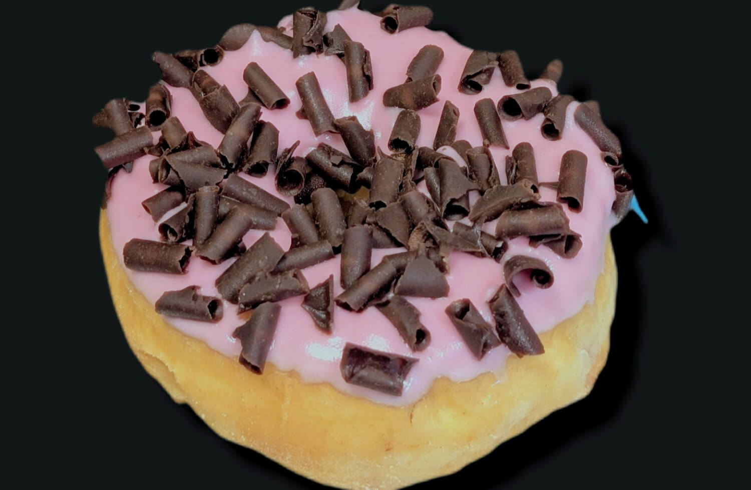 Larsens bakeri - Bringebær Donut m/Sjokolade curls