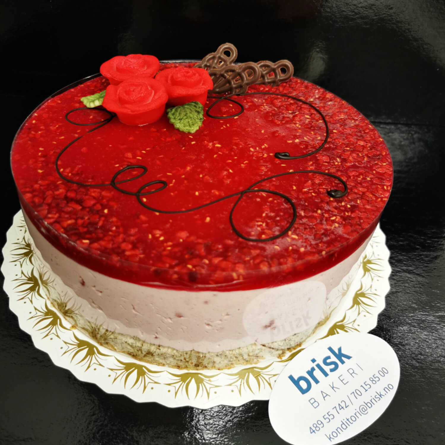 Brisk Bakeri - Bringebærfromasjkake