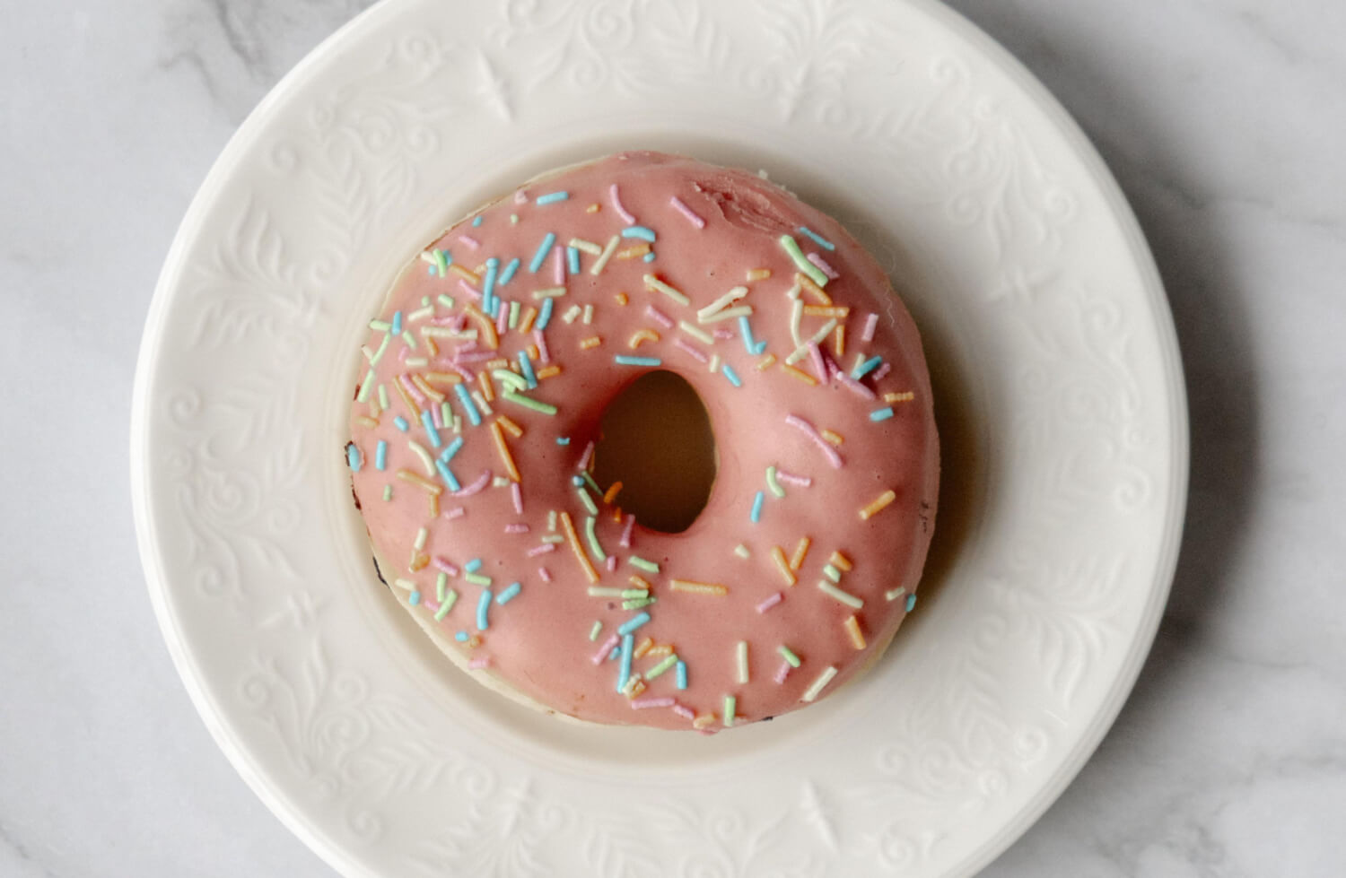 Bergen Kantinetjeneste - Donuts med jordbær/sjokoladekrem