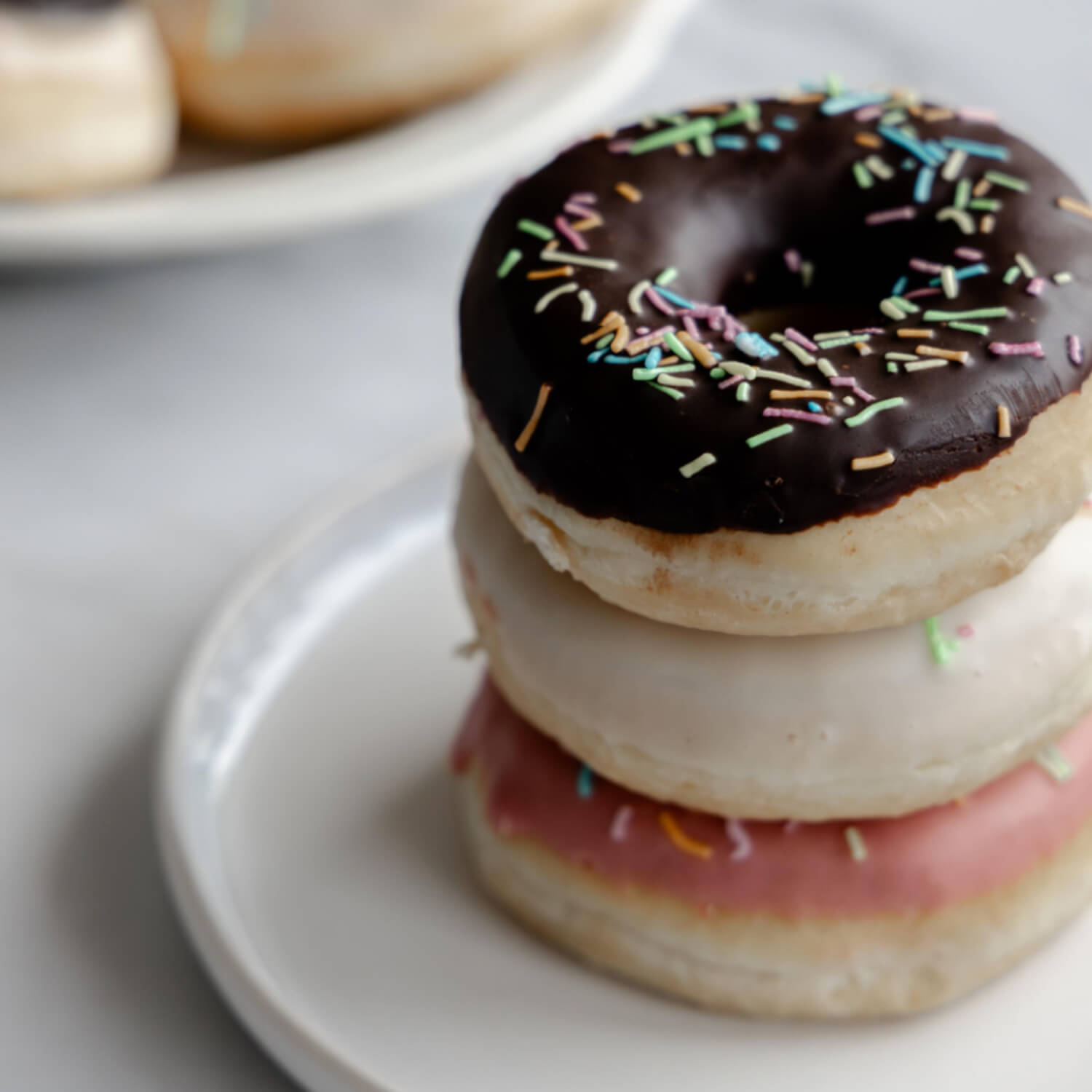 Bergen Kantinetjeneste - Donuts med mørk sjokoladekrem