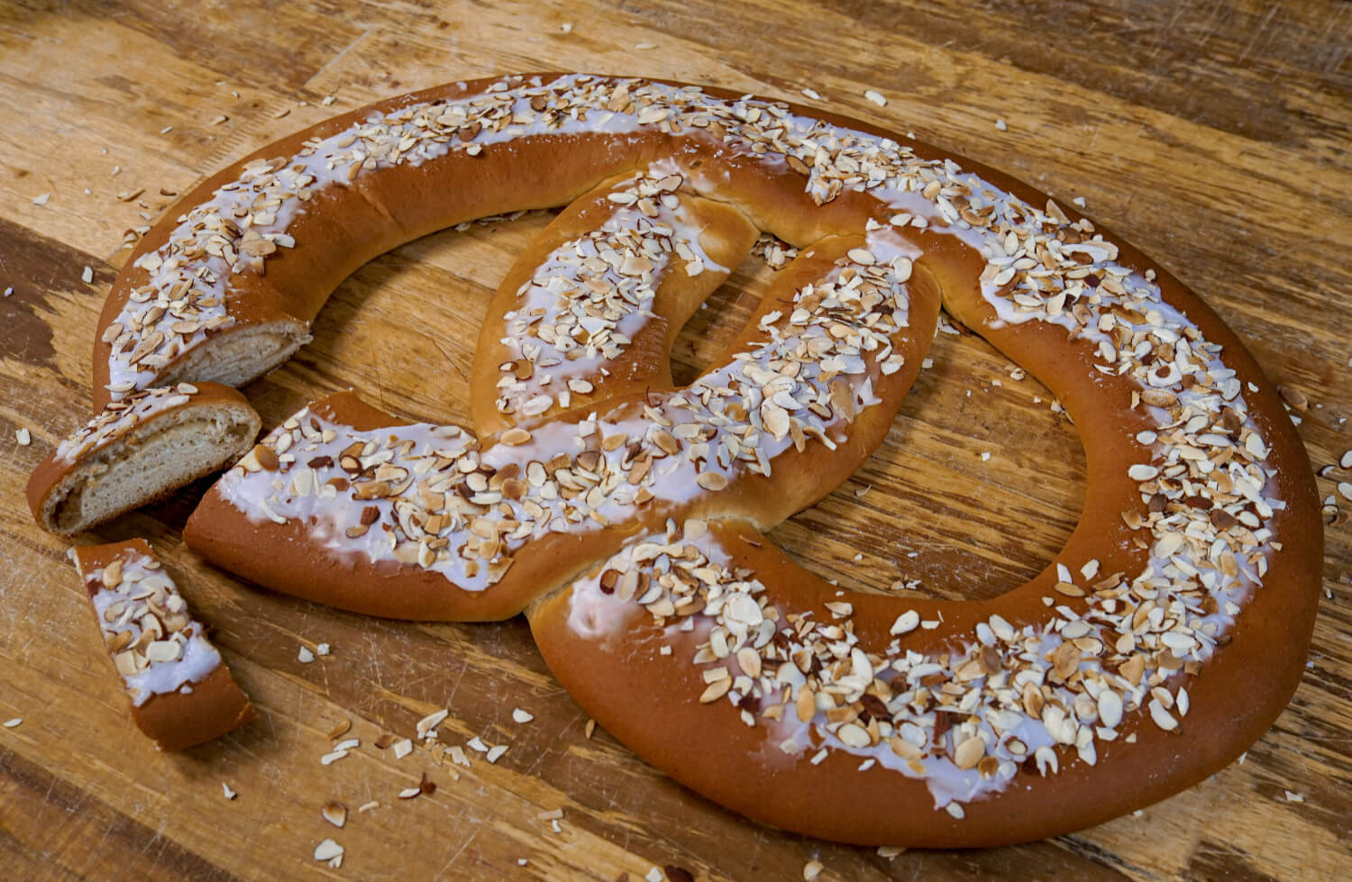 Fasvo Bakeri - Hvetekringle med mandel