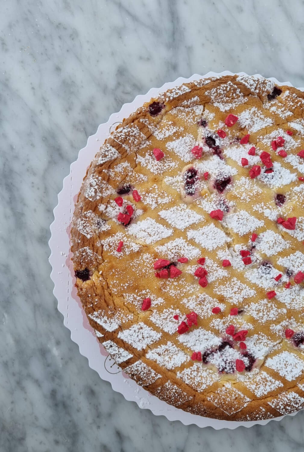 Börje Olsson Konditori - Ljus kladdkaka med hallon & rabarber