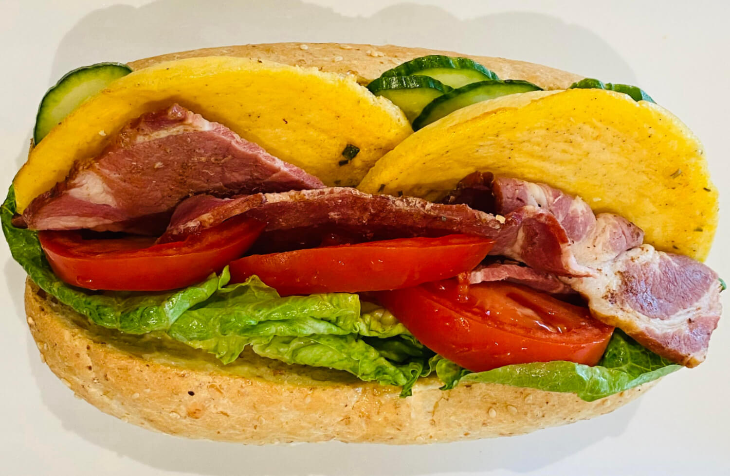 Nybakt Bakeri & Spiseri - Baguette med bacon & omelett