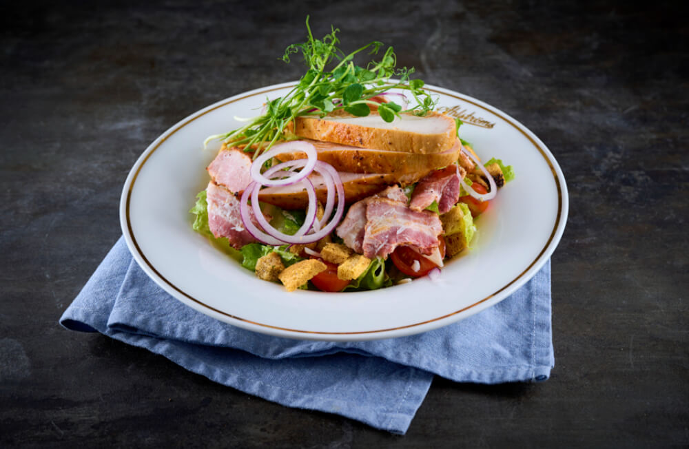 Ahlströms Konditori - Caesar med svensk kyckling & bacon
