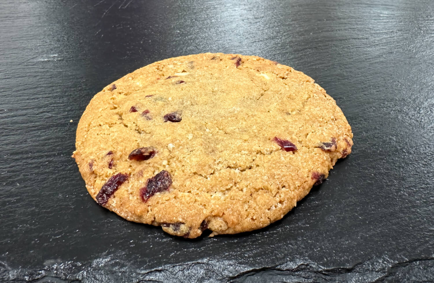 Den Glade Baker - Cookies m/tranebær og hvit sjokolade