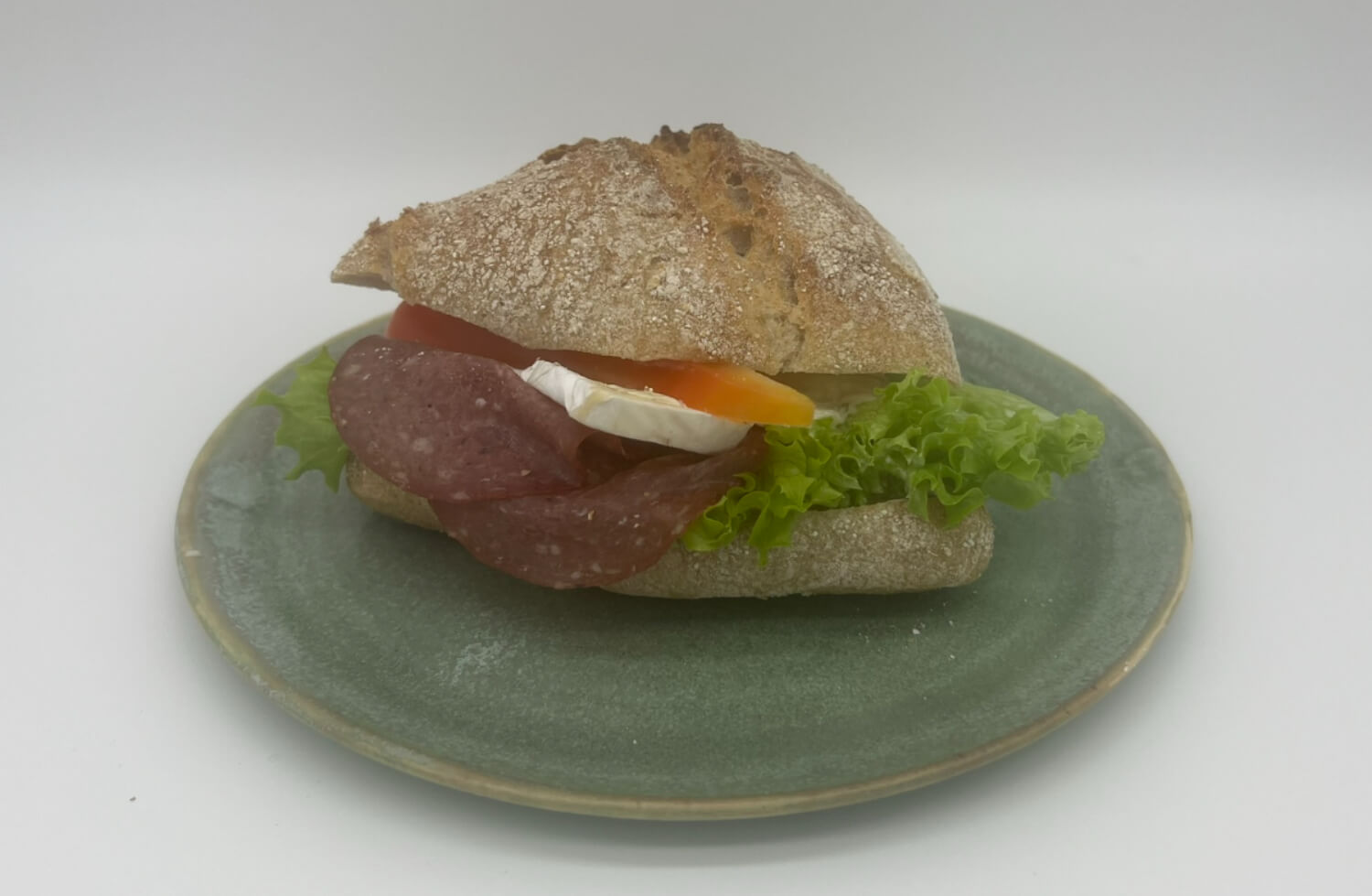 Fredriks Bröd & Bakverk - Salami och brie macka