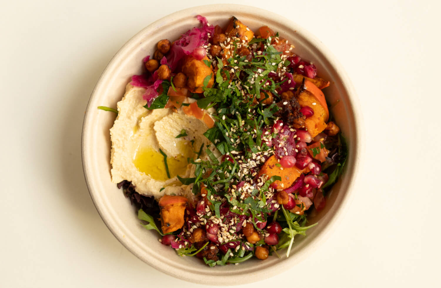 Jordnært - Bakt søtpotet, granateple & hummus salat