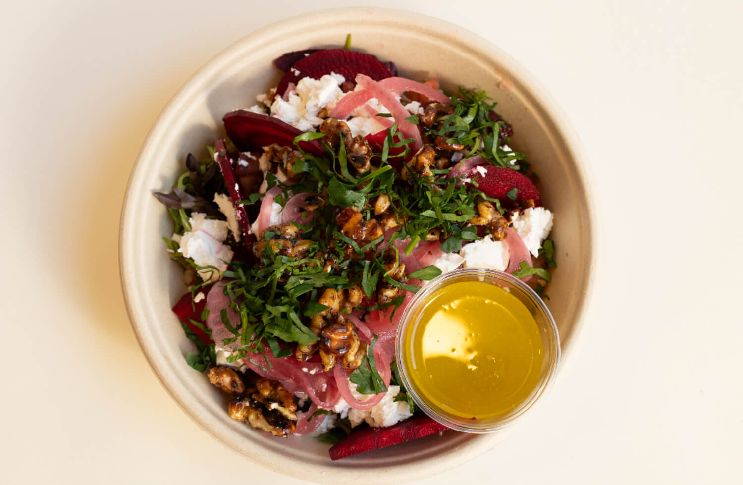 Jordnært - Chevre & røbetsalat