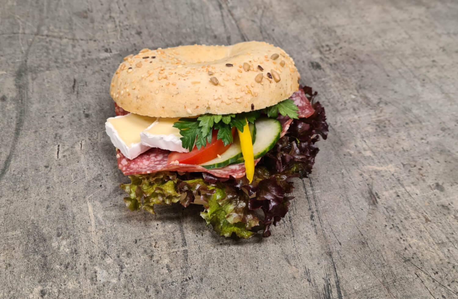 Centralbageriet Huskvarna - Salami & briebagel 