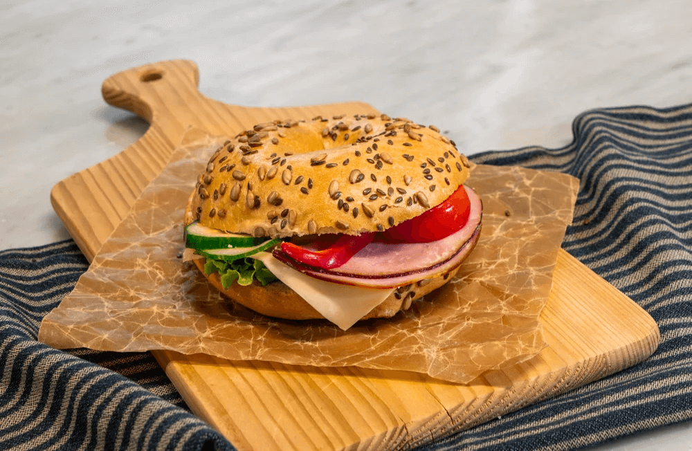 Åby Konditori - Bagel med ost och skinka