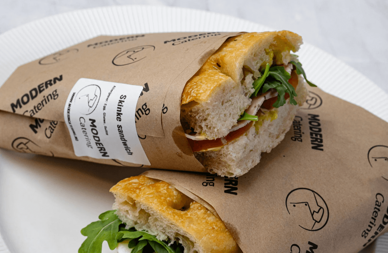 Modern Catering - Focaccia sandwich med gulost, skinke, trøffelaioli, ruccola (Gluten, egg, sulfitt, melk)