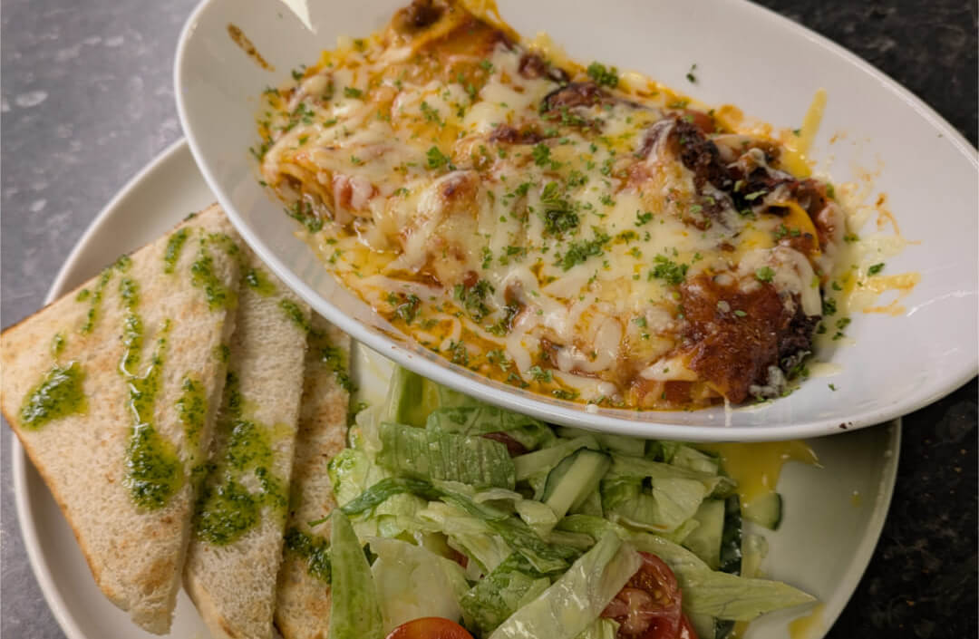 Bestill lasagne - Bengts Bistro