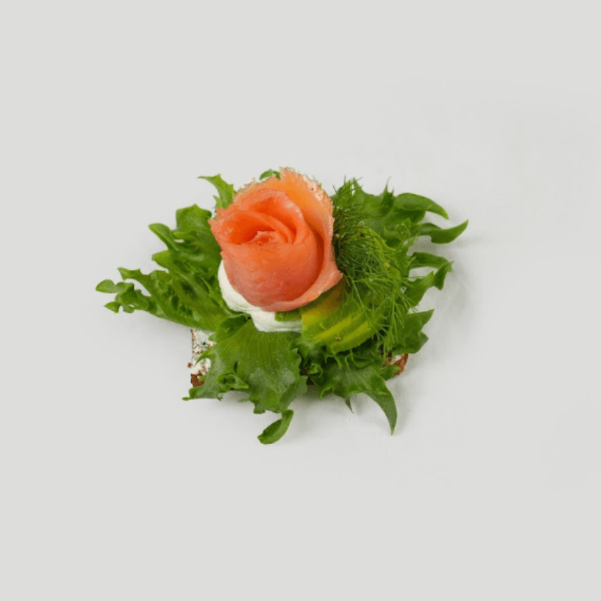 Nybroe Smörrebröd - Kallrökt lax, färskost, pepparrot, avokado
