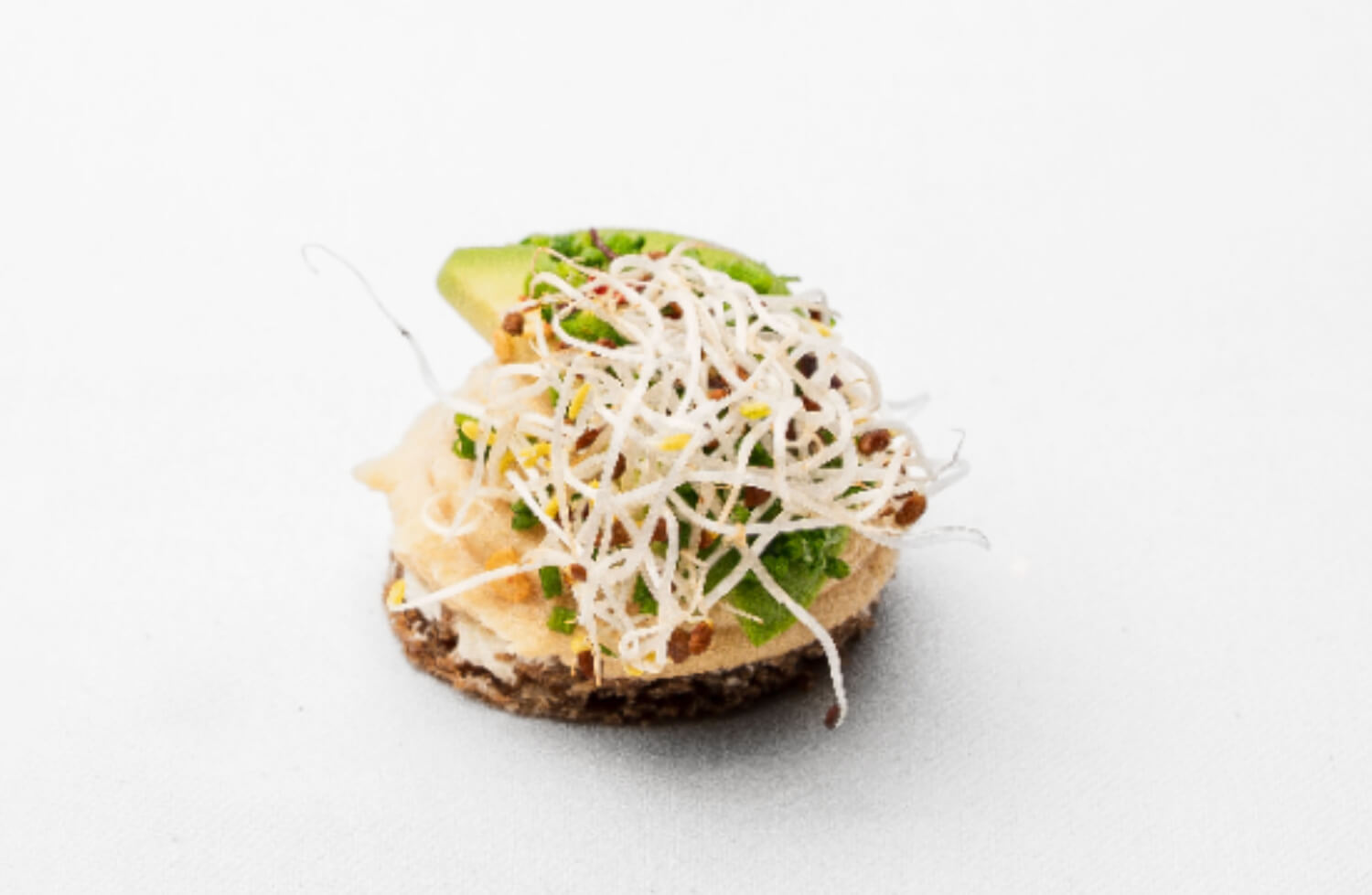 Nybroe Smörrebröd - Avocado & Hummus - snitt