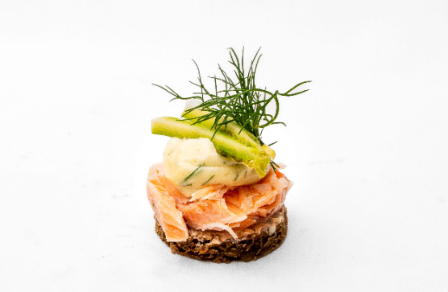 Nybroe Smörrebröd - Varmrökt lax - snitt
