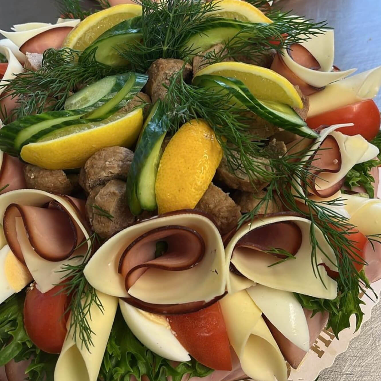 Byttorps Finbageri - Smörgåstårta köttbullar