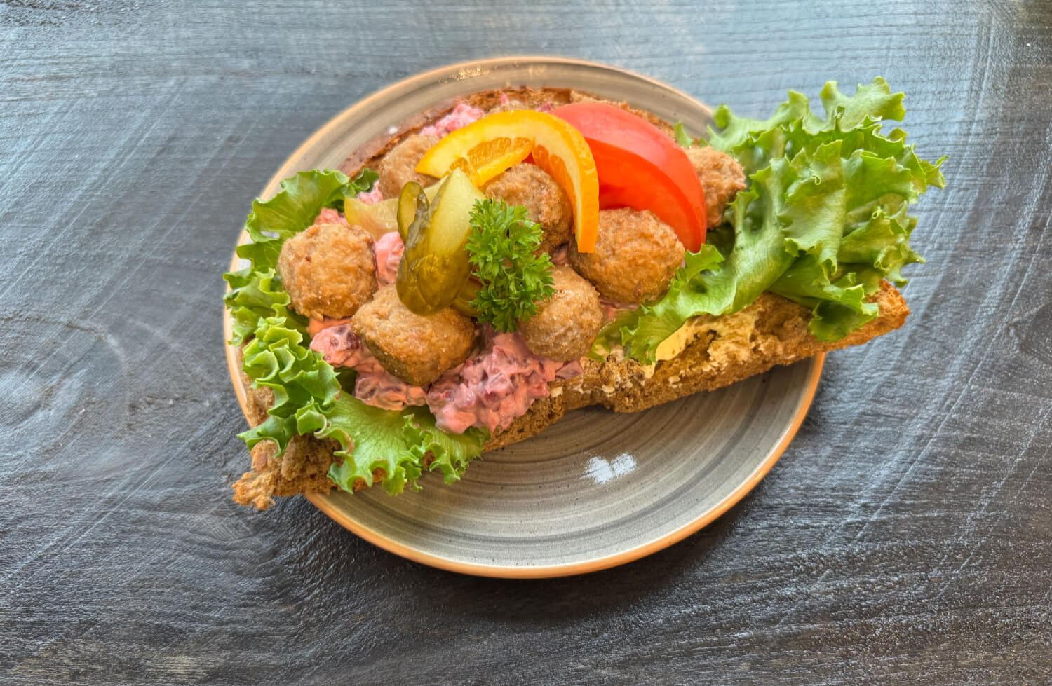 Lilla Mackbutiken - Köttbullar med rödbetssallad