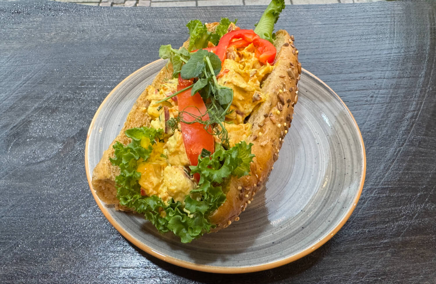 Lilla Mackbutiken - Kycklingröra på surdegsbaguette