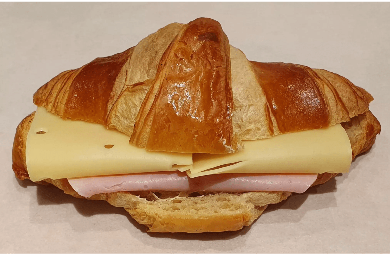 Bakerhjørnet - Crossiant med ost og skinke