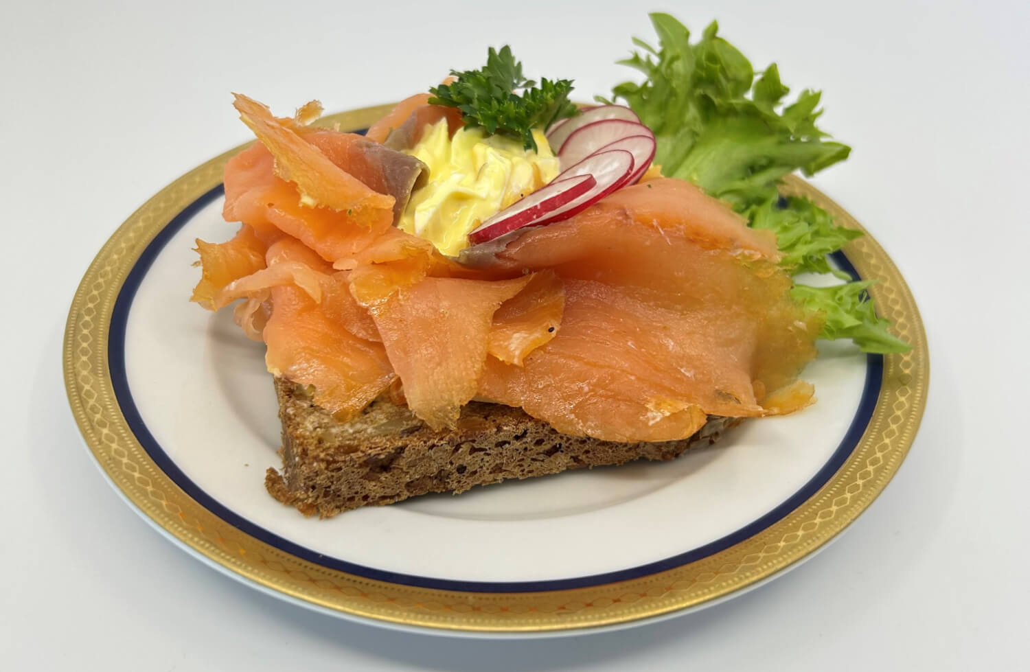 Bakeriet Mo i Rana - Smørbrød med røkt laks og eggesalat