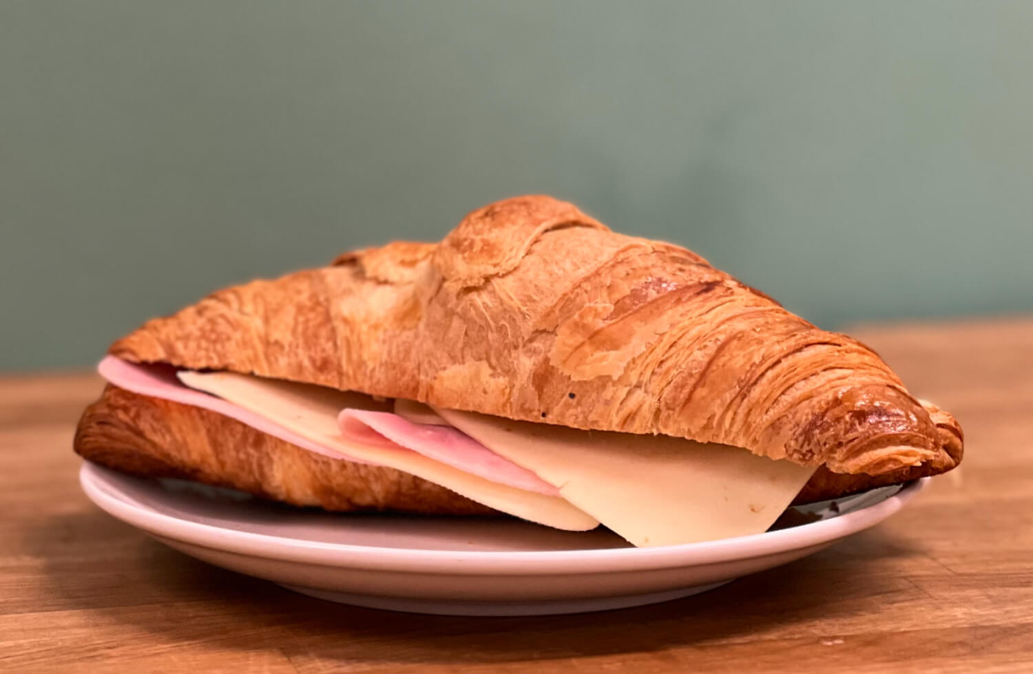 Baker Kristiansen - Croissant med ost og skinke