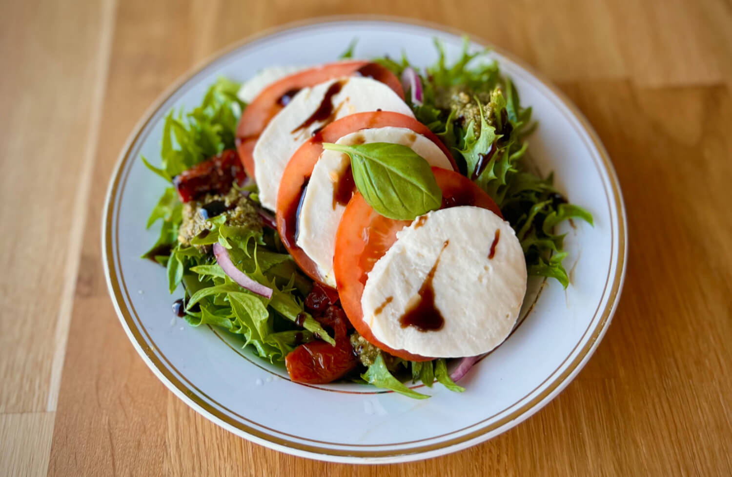 Baker Kristiansen - Salat m/mozzarella og tomat  (kan kun bestilles til avdeling Moelv)