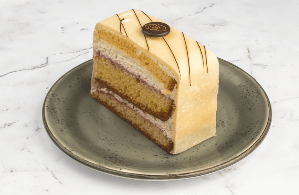 Baker Nordby - Marsipankakestykke