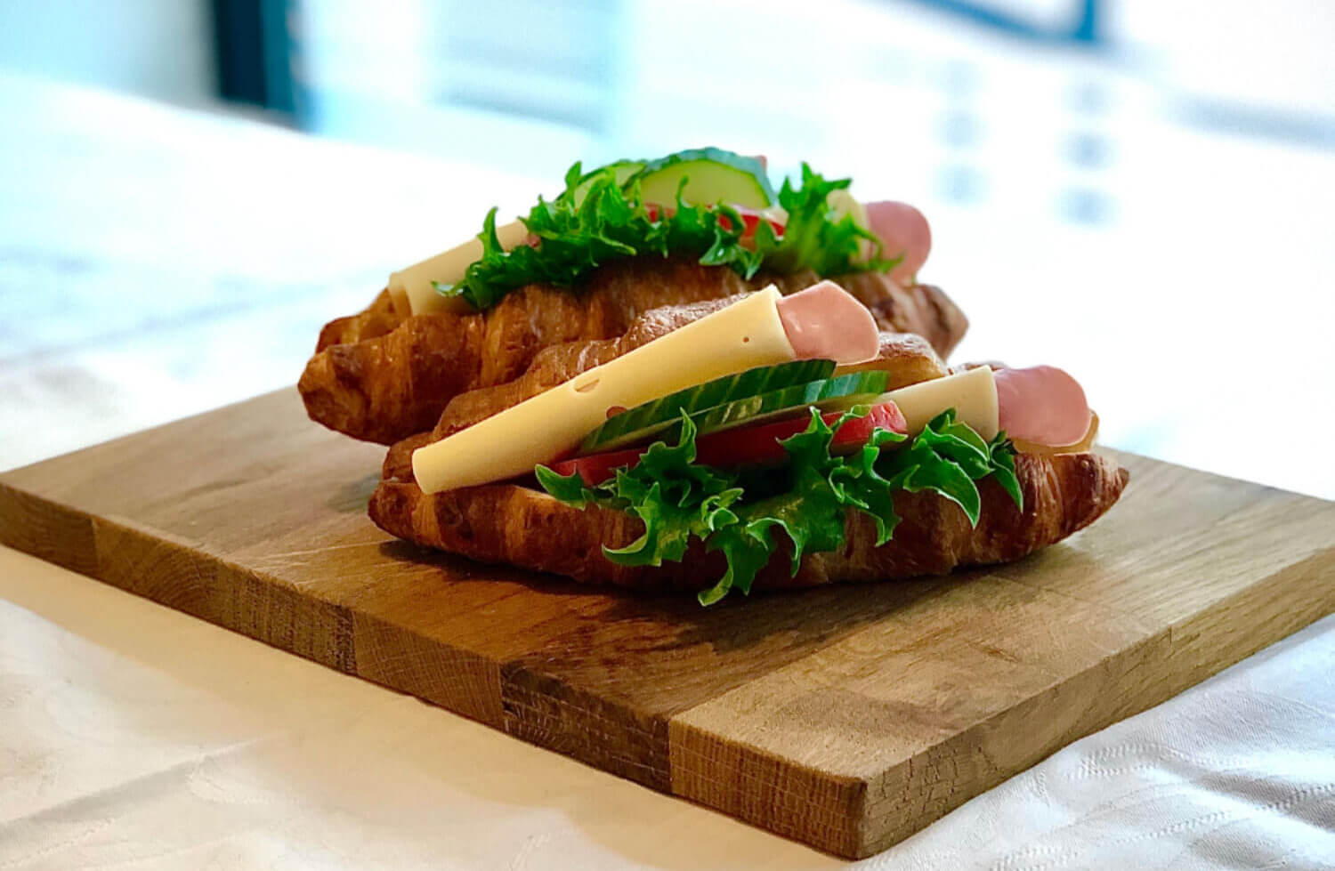 Kneippen Molde - Croissant med gulost og skinke
