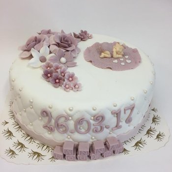 Ødegaarden Bakeri - Dåpskake - med blomster og putemønster