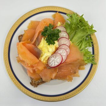 Bakeriet Mo i Rana - Smørbrød med røkt laks og eggesalat