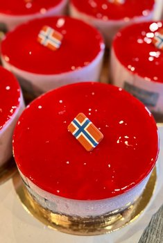 Rosenborg bakeri - Bringebærkake 