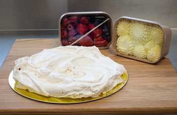 Den Glade Baker - Pavlova 16- 18 biter