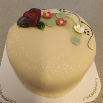 Stein Magnussen Bakeri - Konfirmasjonstilbud 2 kaker, Marsipankake stor og kransekake