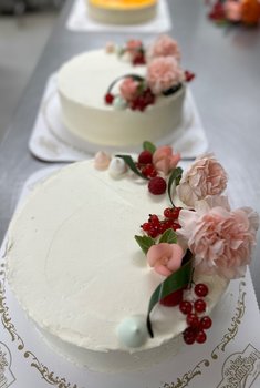 Baker Kristiansen - Bryllupskake med smørkrem