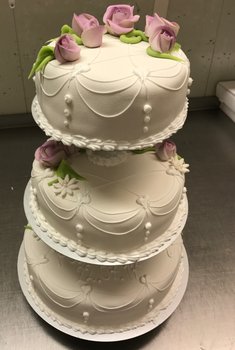Baker Kristiansen - Klassisk bryllupskake på stativ