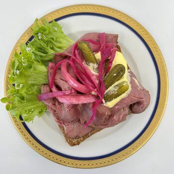 Bakeriet Mo i Rana - Dansk smørbrød med roastbiff