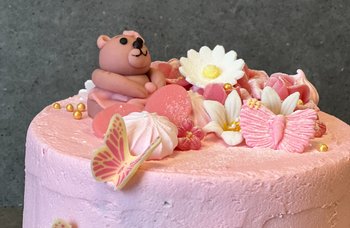 Dampbageriet - Dåpskake med bamse og smørkrem